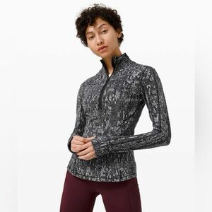 Lululemon Run Briskly 1/2 Zip size 8